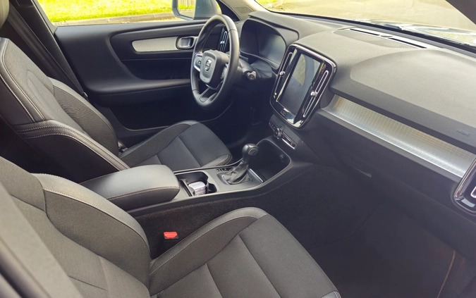 Volvo XC 40 cena 98900 przebieg: 66100, rok produkcji 2018 z Skwierzyna małe 56